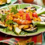 Nachos de camarão e abacate