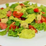 Salada com molho de abacate da dona Gê