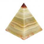 Significado e propriedades mágicas da pirâmide de ônix
