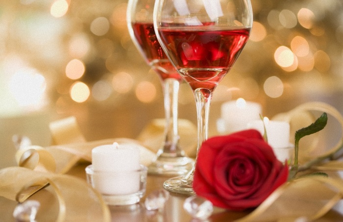 vinho pétalas rosas
